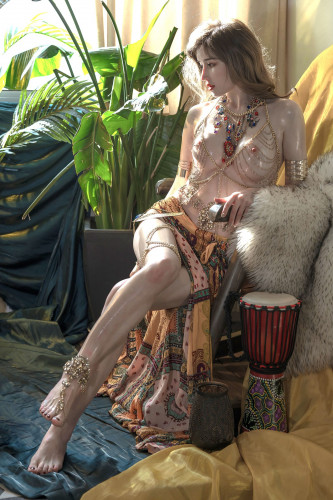 鹿八岁-异域少女