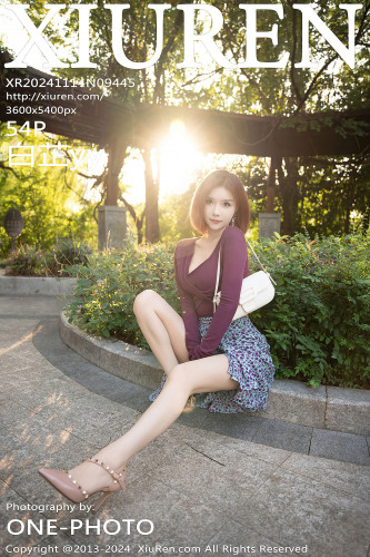 XiuRen秀人网-9445-白芷yy-短发美女街拍酒红T红点裙-2024.11.14