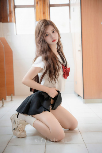 XR-Uncensored-拍黄瓜-纯真与活力的完美结合-XiuRen秀人网-8948-学生装水手服深灰短裙-2024.08.01